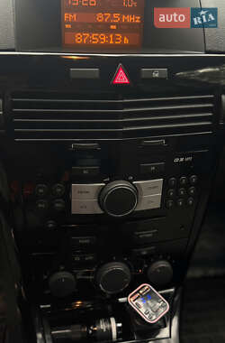 Универсал Opel Astra 2010 в 