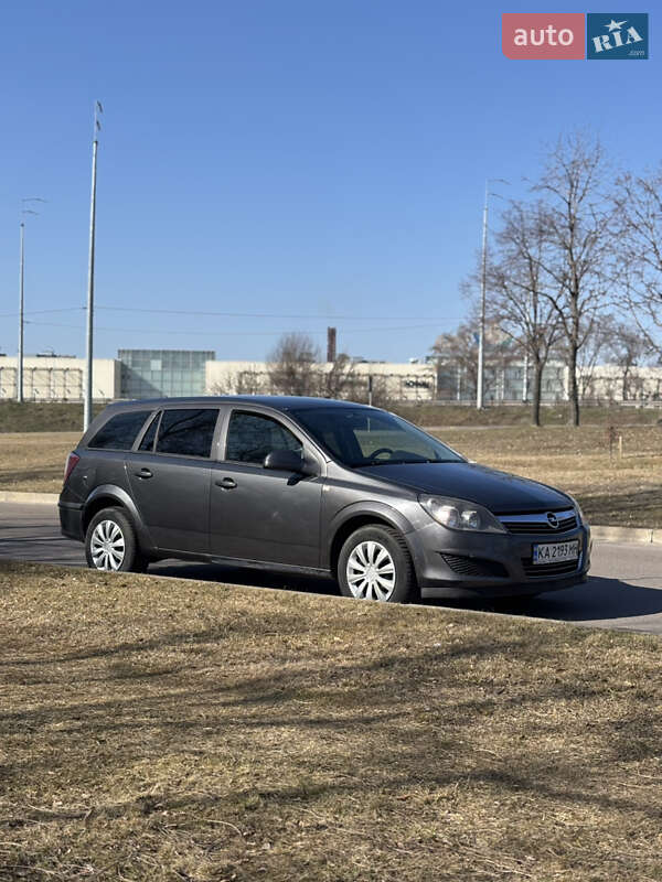 Универсал Opel Astra 2011 в 