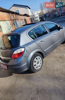 Хэтчбек Opel Astra 2006 в 