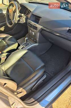 Хэтчбек Opel Astra 2006 в 