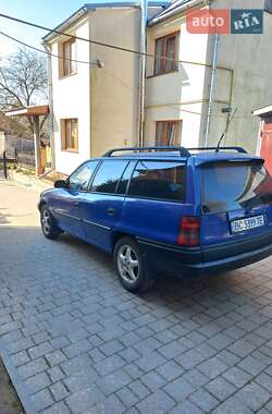 Универсал Opel Astra 1996 в 