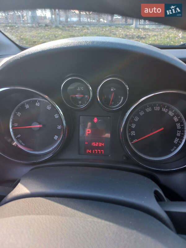 Универсал Opel Astra 2011 в Полтаве