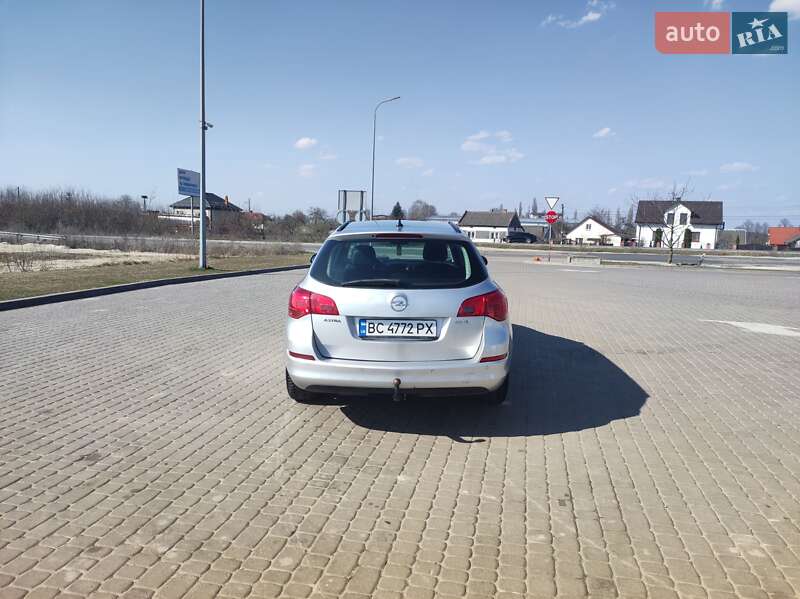 Універсал Opel Astra 2011 в Городку