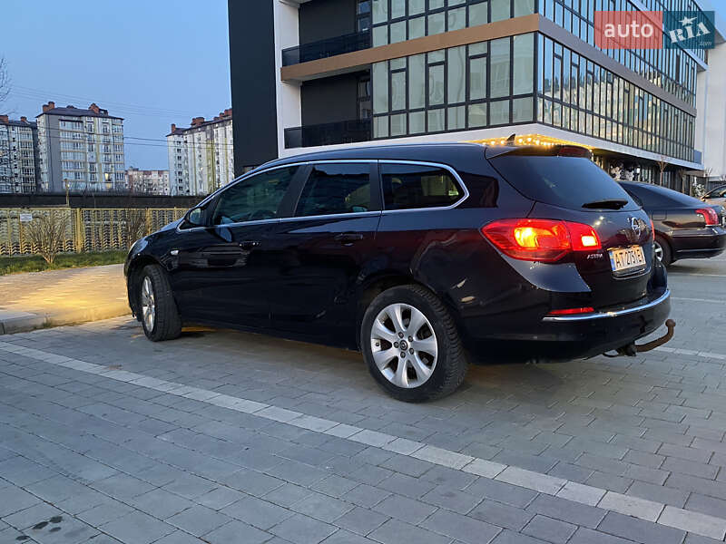 Универсал Opel Astra 2014 в Ивано-Франковске
