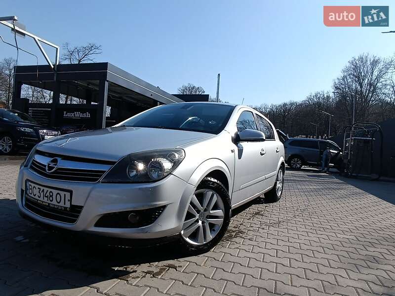 Хэтчбек Opel Astra 2008 в Дрогобыче