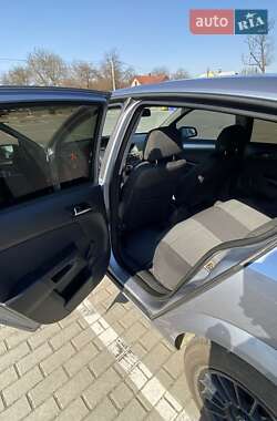 Хэтчбек Opel Astra 2007 в 