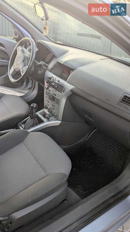 Хэтчбек Opel Astra 2010 в Виннице