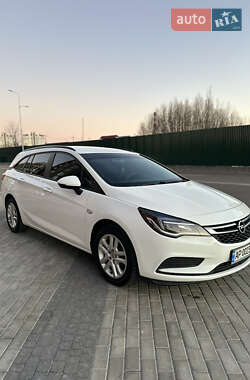 Универсал Opel Astra 2016 в 