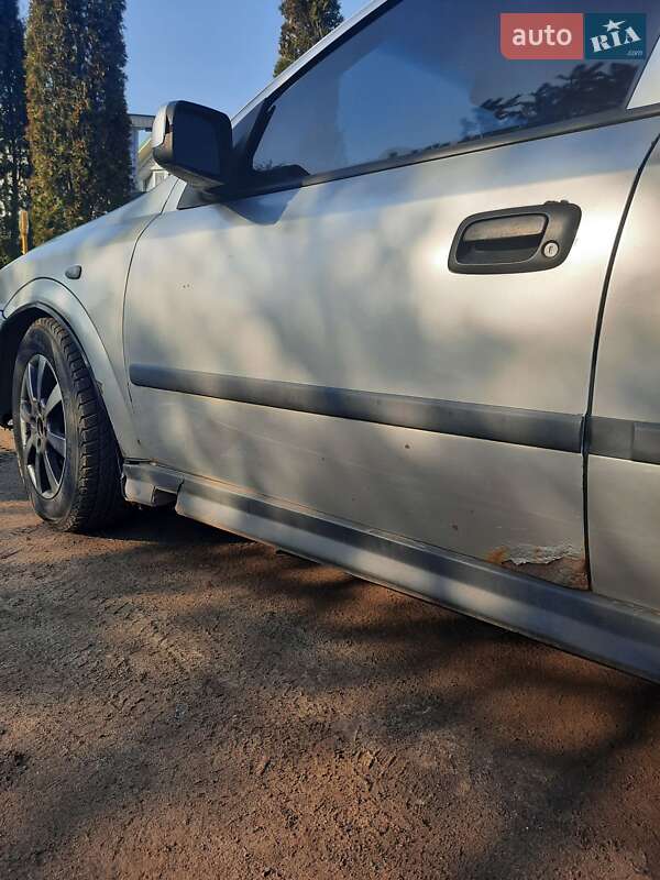Седан Opel Astra 2005 в Сумах