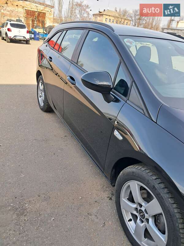 Универсал Opel Astra 2016 в Николаеве