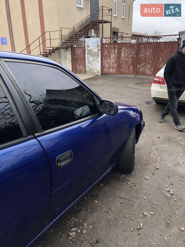 Хэтчбек Opel Astra 1993 в Татарбунарах фото 3 Хэтчбек Opel Astra 1993 в Татарбунарах