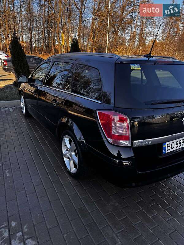 Универсал Opel Astra 2010 в Тернополе