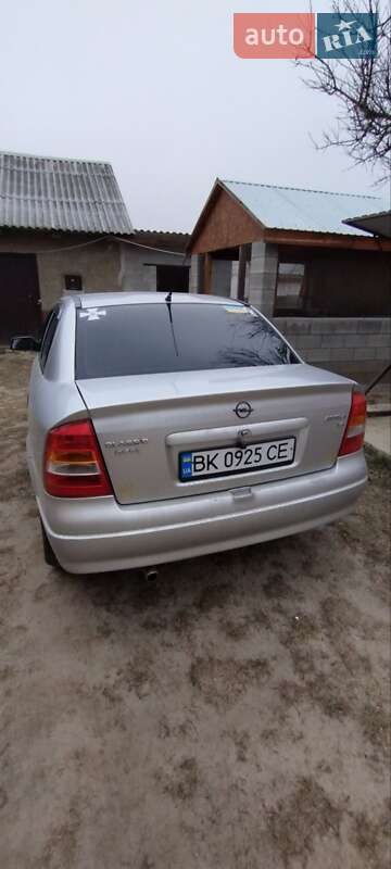 Седан Opel Astra 2005 в Ровно