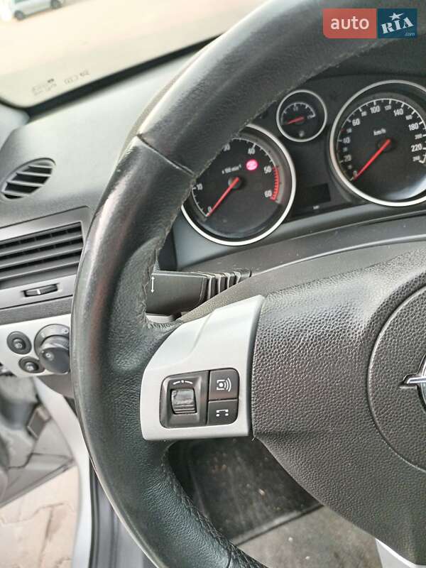 Универсал Opel Astra 2009 в Луцке