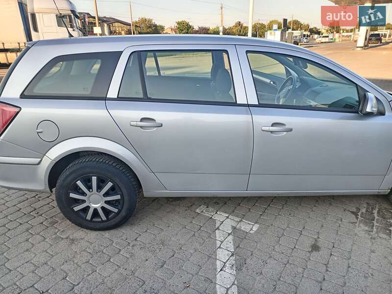 Универсал Opel Astra 2009 в Луцке