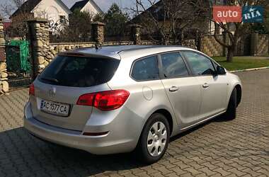 Универсал Opel Astra 2012 в 