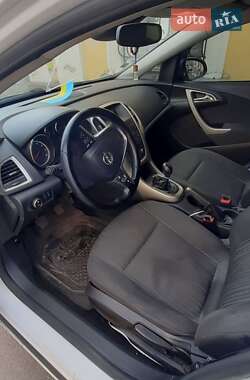 Хэтчбек Opel Astra 2011 в 