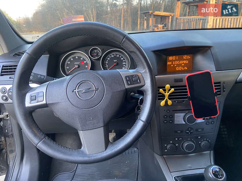 Універсал Opel Astra 2005 в Тернополі