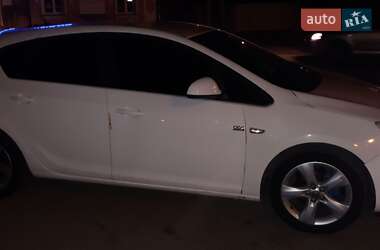 Хэтчбек Opel Astra 2011 в 