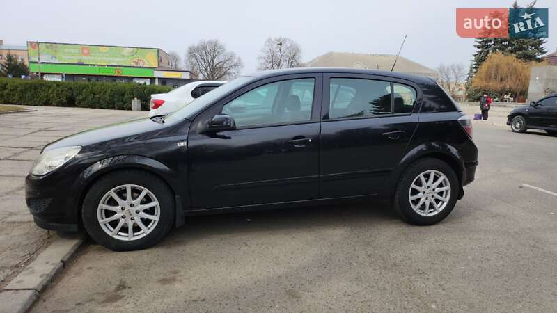 Хетчбек Opel Astra 2007 в Горішніх Плавнях