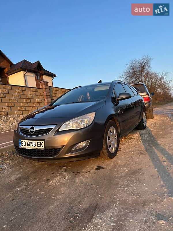 Універсал Opel Astra 2011 в 