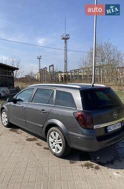 Универсал Opel Astra 2010 в 
