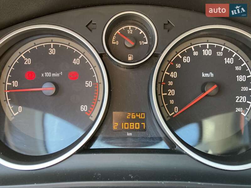 Универсал Opel Astra 2010 в Нововолынске
