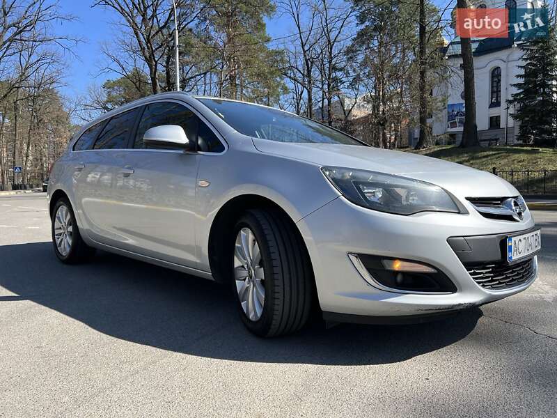 Універсал Opel Astra 2015 в Ірпені