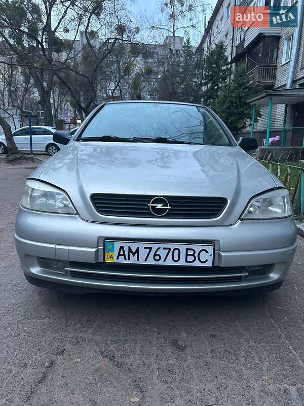 Седан Opel Astra 2005 в 