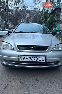 Седан Opel Astra 2005 в 