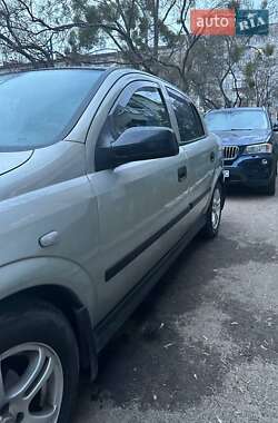 Седан Opel Astra 2005 в 