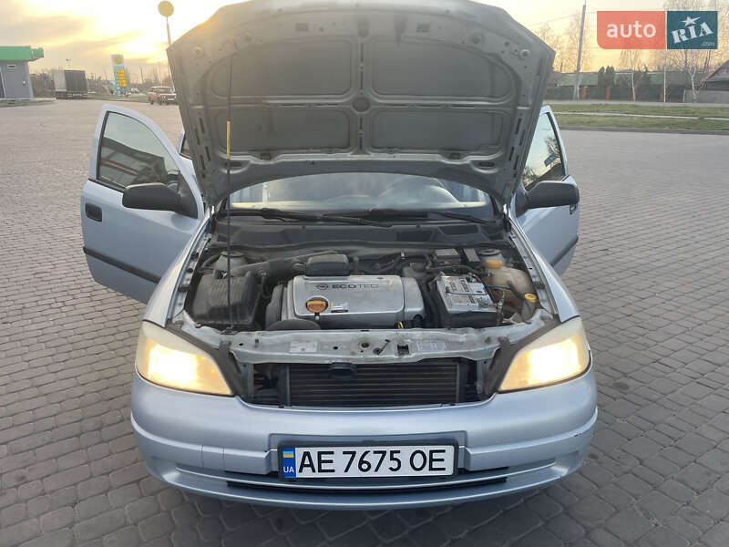 Седан Opel Astra 2005 в Новомосковську
