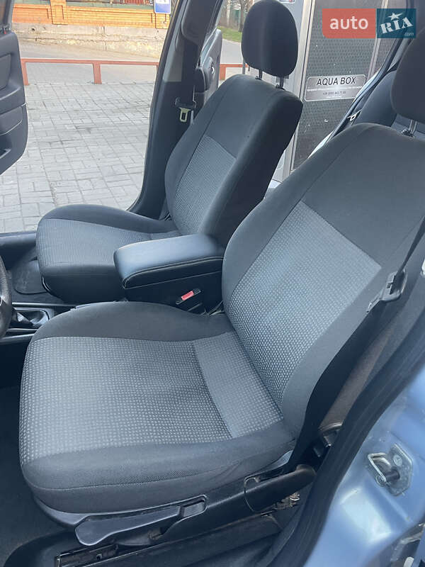 Седан Opel Astra 2005 в Новомосковську