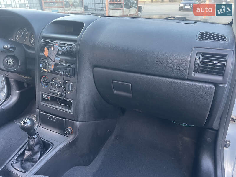 Седан Opel Astra 2005 в Новомосковську