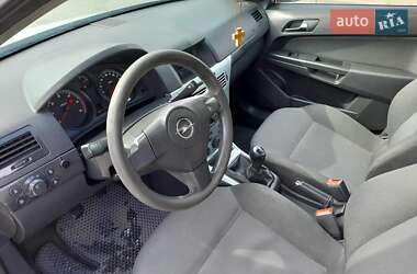 Хэтчбек Opel Astra 2012 в 