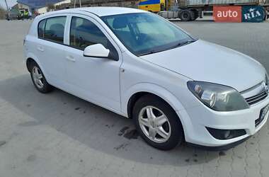 Хэтчбек Opel Astra 2012 в 