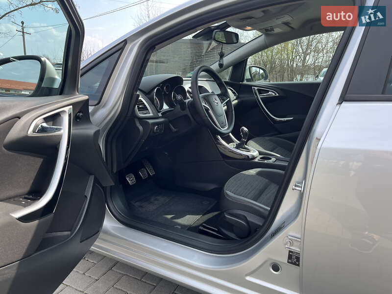 Універсал Opel Astra 2014 в Золочеві