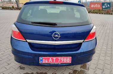 Хэтчбек Opel Astra 2006 в 