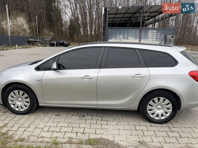 Универсал Opel Astra 2013 в 