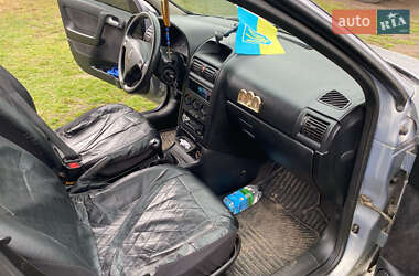 Хетчбек Opel Astra 2000 в 