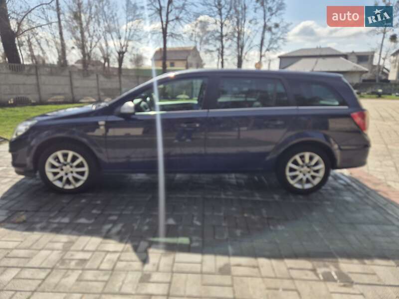 Універсал Opel Astra 2010 в Києві
