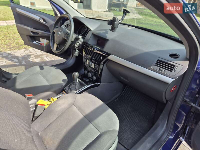 Універсал Opel Astra 2010 в Києві