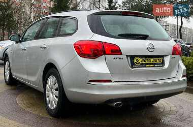 Универсал Opel Astra 2013 в 