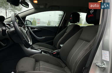 Универсал Opel Astra 2013 в 
