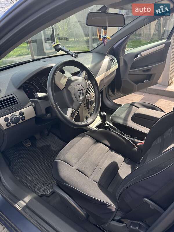 Универсал Opel Astra 2007 в Ужгороде