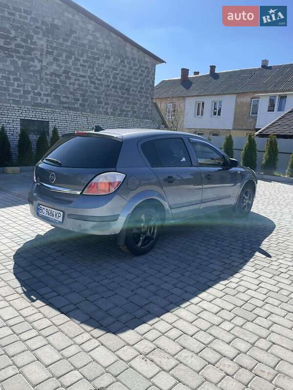 Хэтчбек Opel Astra 2006 в Львове
