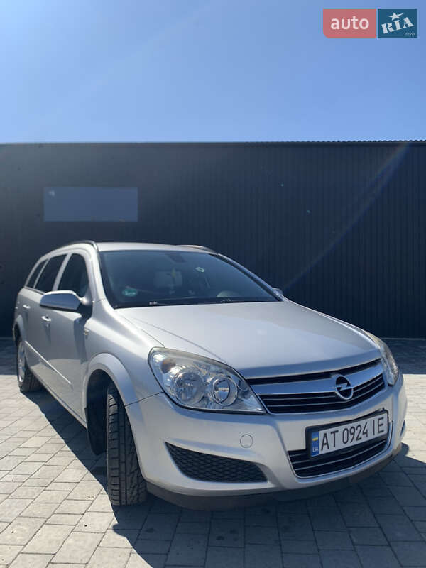 Универсал Opel Astra 2008 в Ивано-Франковске