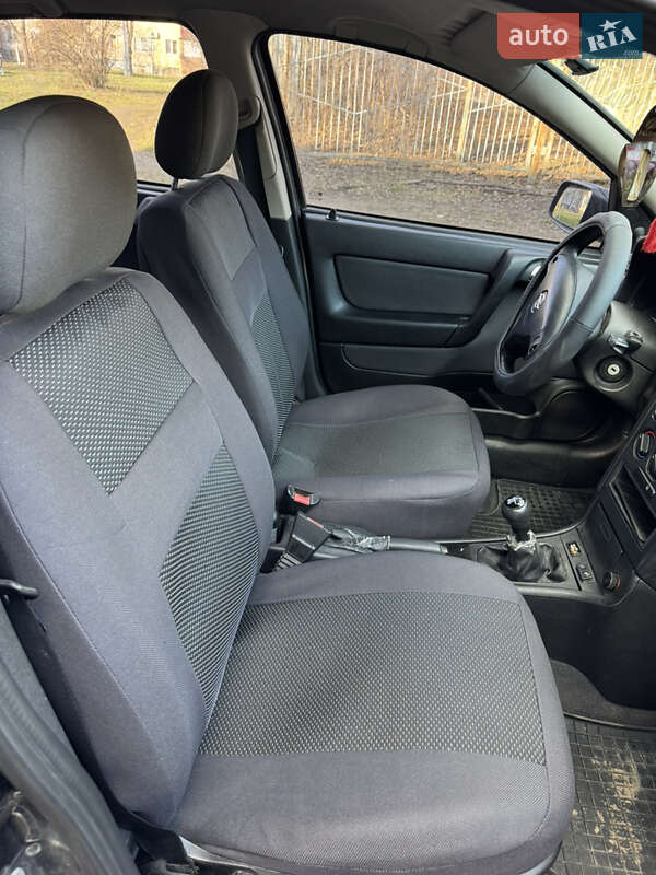 Седан Opel Astra 2006 в Харкові