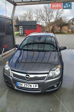 Универсал Opel Astra 2010 в 