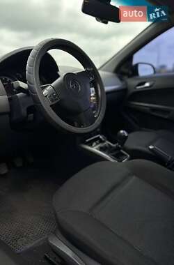 Хетчбек Opel Astra 2005 в 